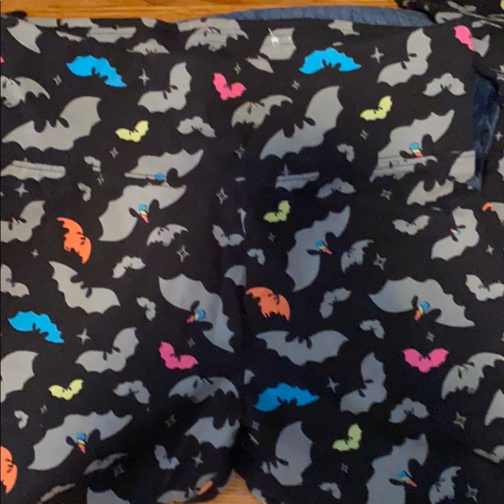 Bat-themed leggings